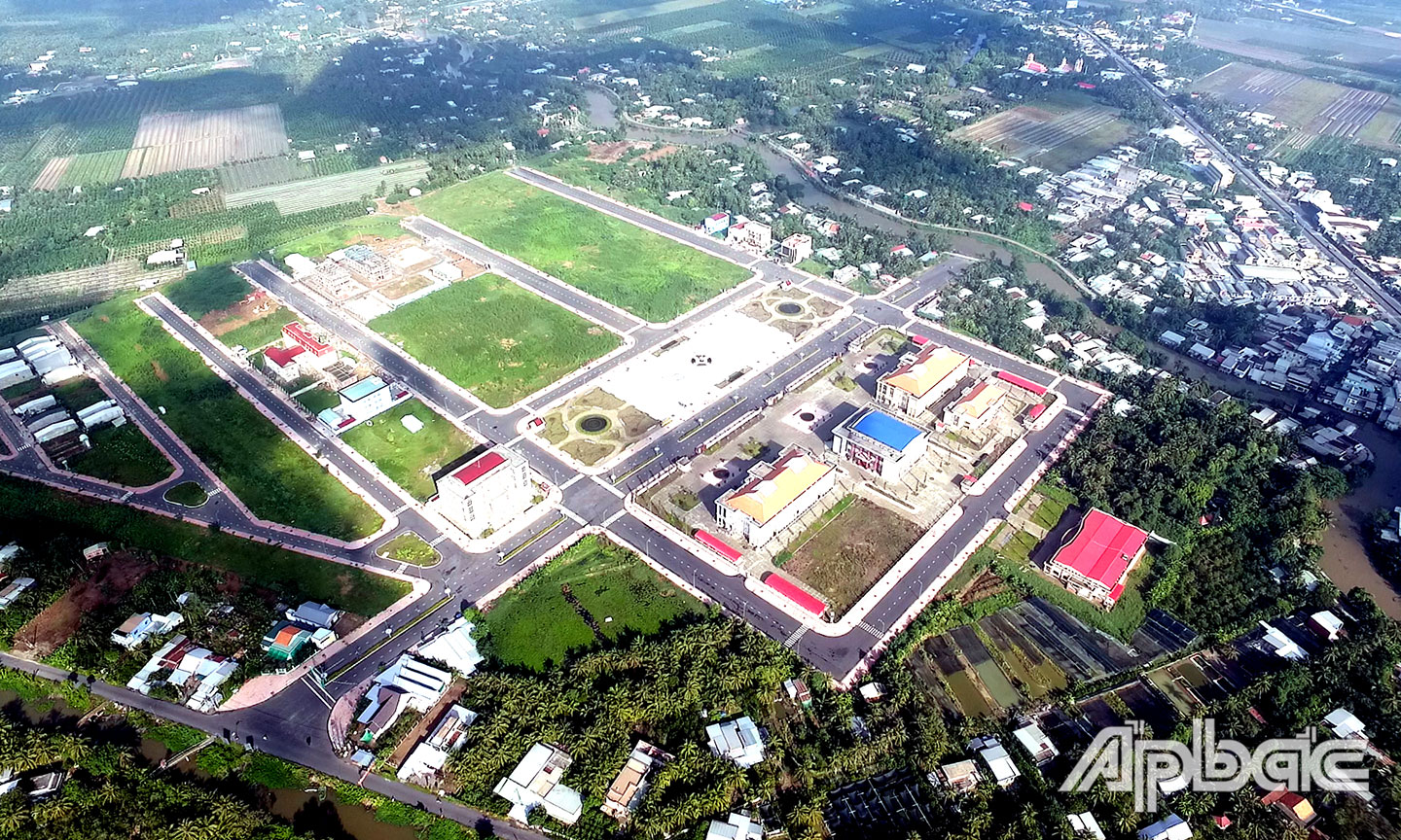 Cai Lậy xây dựng huyện nông thôn mới phát triển nhanh và bền vững