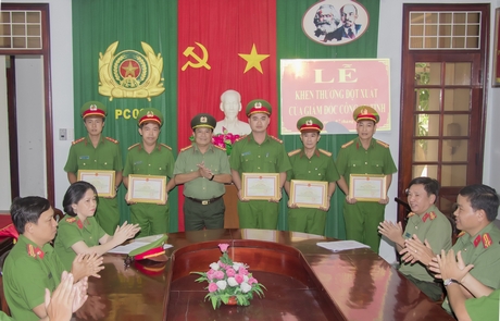 Công an Vĩnh Long vì bình yên cuộc sống