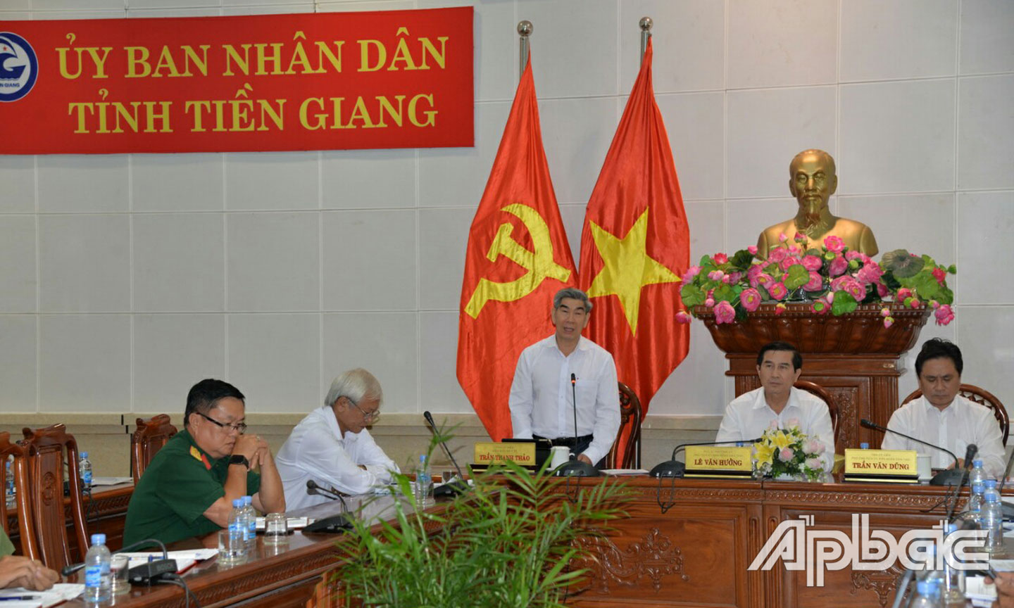 Tiền Giang: khuyến cáo người dân đeo khẩu trang nơi đông người