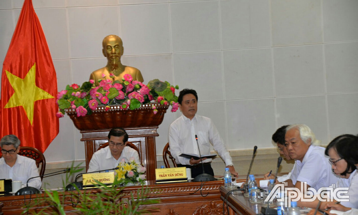 Tiền Giang: khuyến cáo người dân đeo khẩu trang nơi đông người