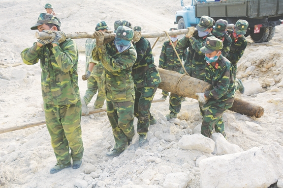 Trả lại bình yên cho miền sông nước Cửu Long