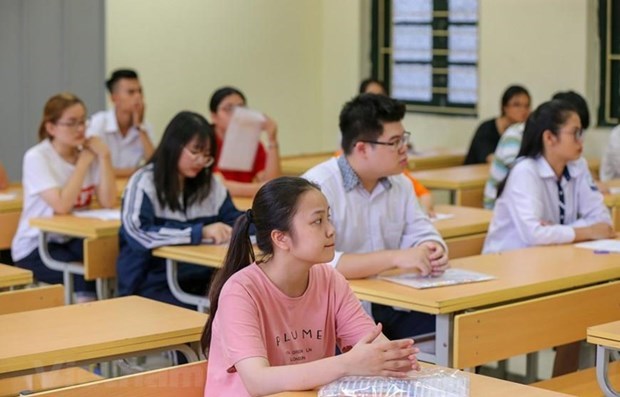 Máy bay trực thăng chở đề thi tốt nghiệp THPT năm 2020 ra Côn Đảo