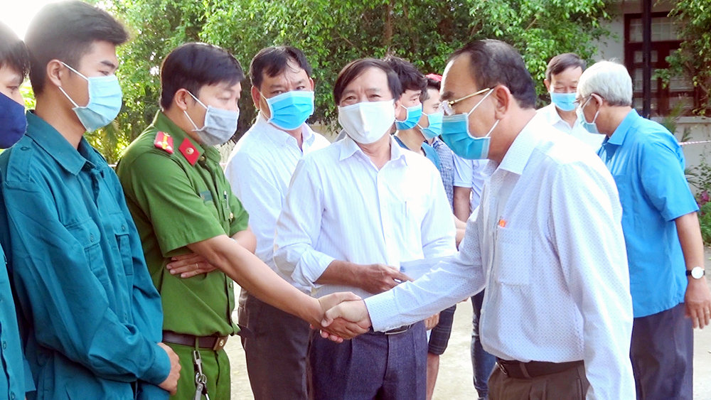 Thăm lực lượng làm nhiệm vụ tại khu cách ly phòng, chống dịch COVID-19 ở Tịnh Biên