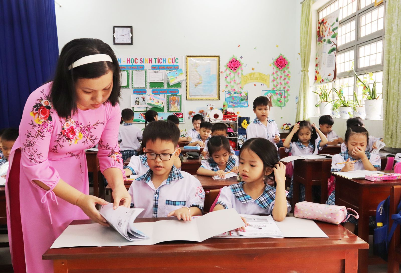 Long An: Thiếu sách giáo khoa cải cách lớp 1 ở Cần Đước