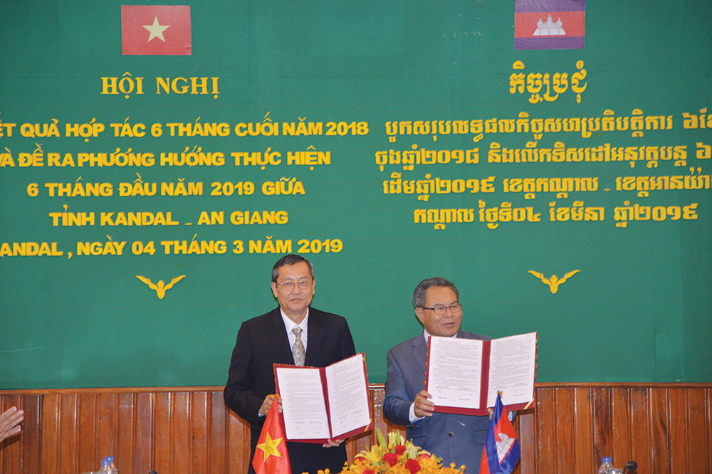 Lãnh đạo 2 tỉnh An Giang và Kandal (Vương quốc Campuchia) ký biên bản ghi nhớ hoạt động hợp tác