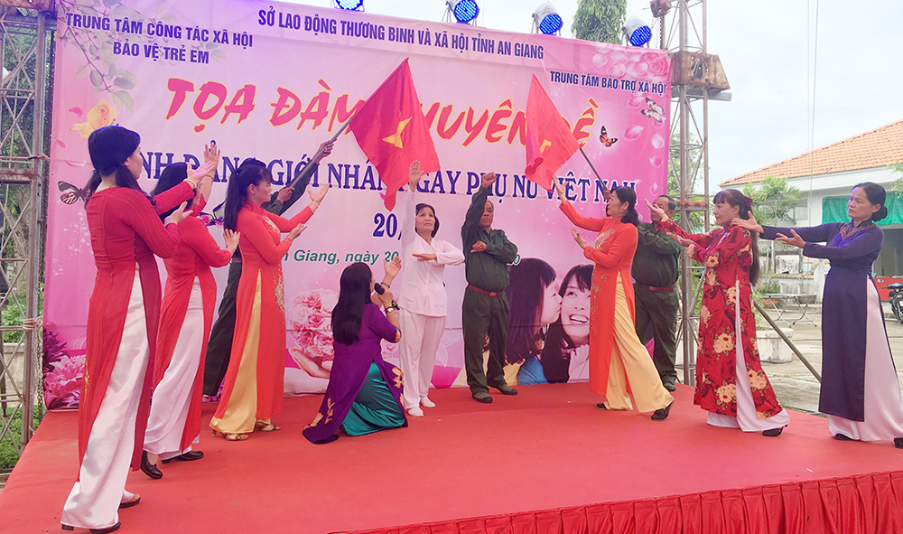 Ngày phụ nữ đặc biệt ở Trung tâm Bảo trợ xã hội