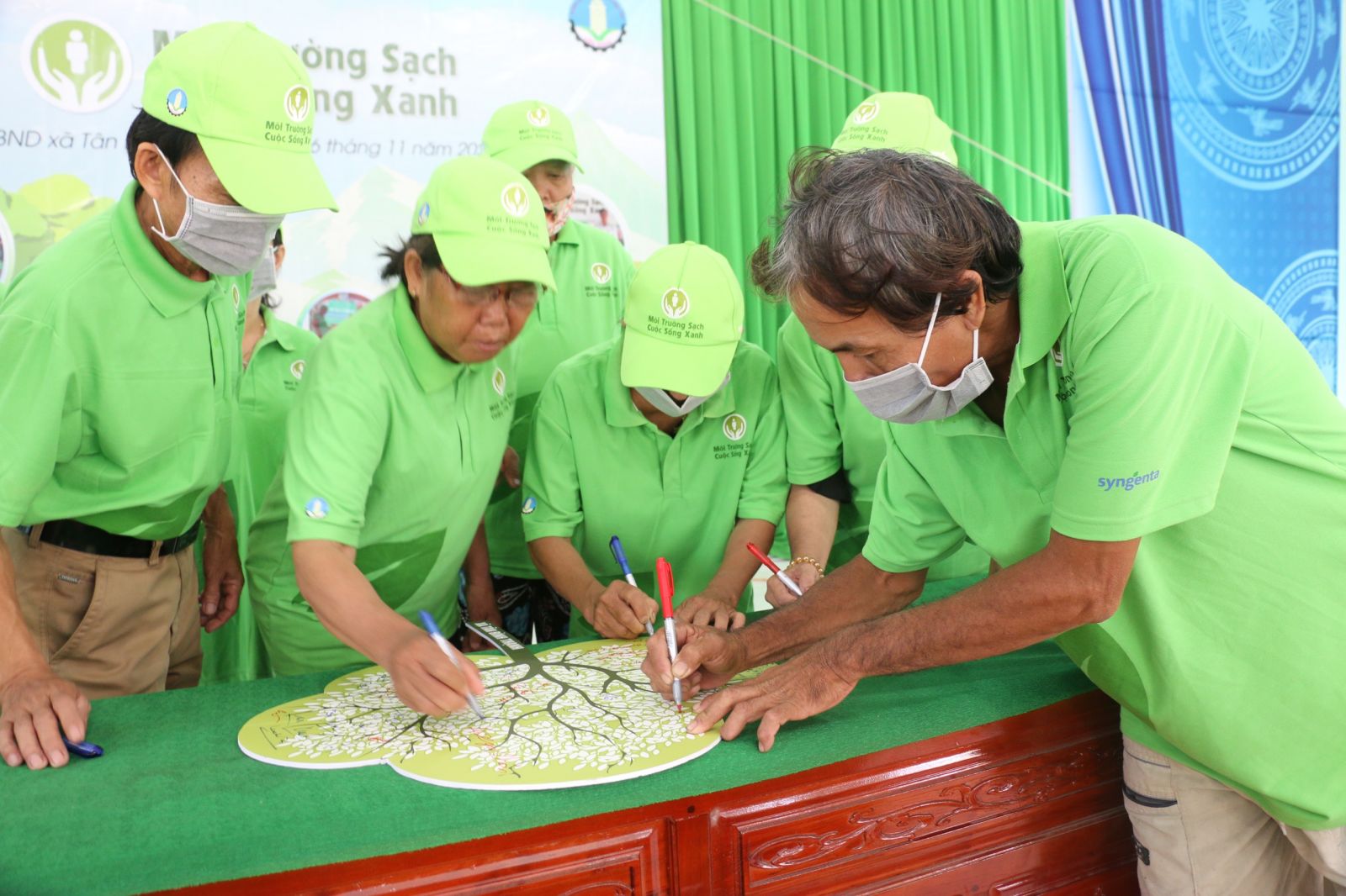 Thu gom, tiêu hủy an toàn 4 tấn vỏ chai lọ, bao bì thuốc bảo vệ thực vật