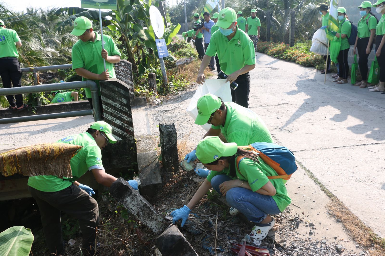 Thu gom, tiêu hủy an toàn 4 tấn vỏ chai lọ, bao bì thuốc bảo vệ thực vật