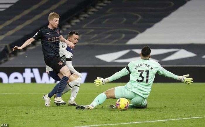Kết quả Ngoại Hạng Anh: Mourinho hạ Guardiola, Tottenham lên đầu bảng