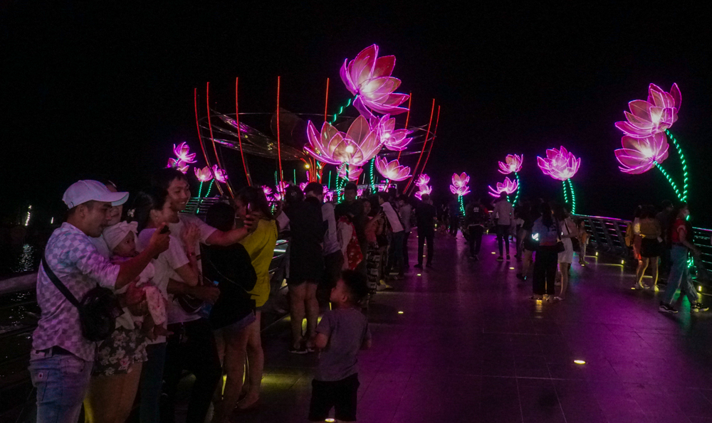 Cùng chờ đón đêm hội hoa đăng Ninh Kiều