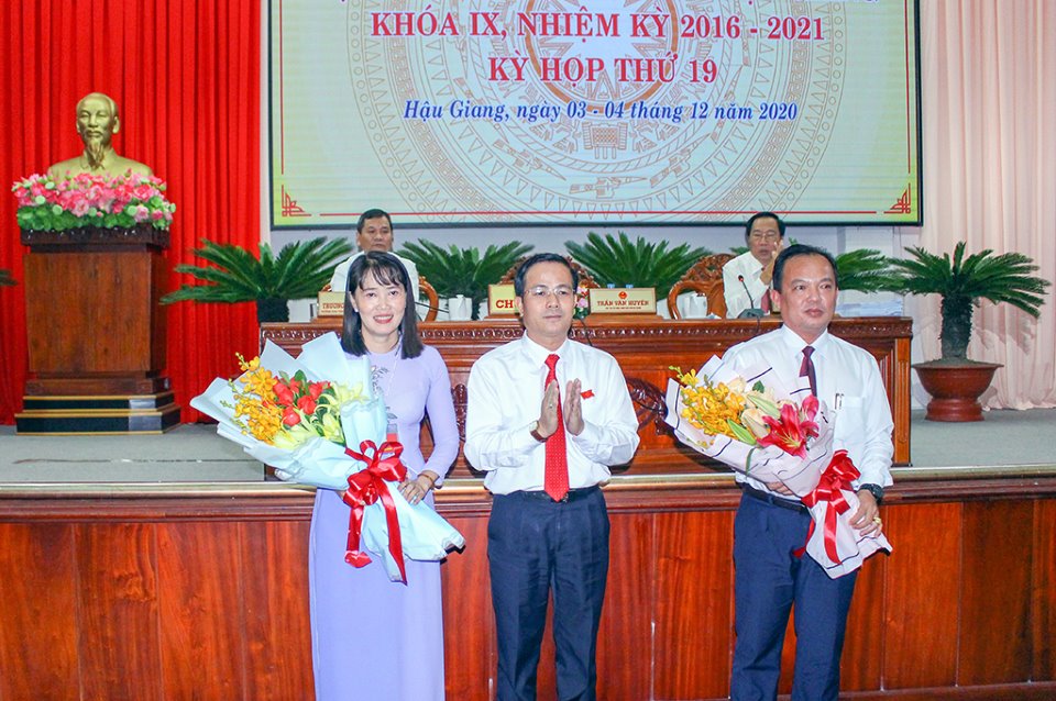 Ông Nguyễn Văn Hòa và bà Hồ Thu Ánh được bầu làm Phó Chủ tịch UBND tỉnh Hậu Giang