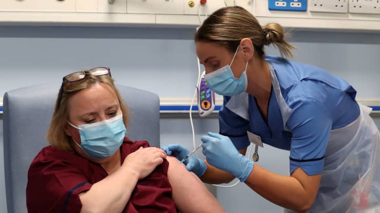 Các ca sốc phản vệ sau khi tiêm vaccine của Pfizer tại Anh có gây lo ngại?