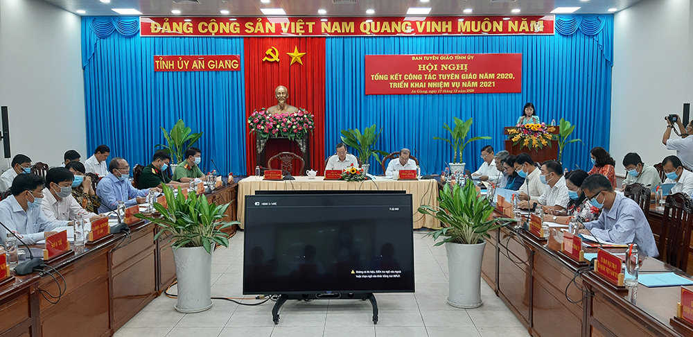 Tiếp tục đổi mới nội dung và phương thức công tác tuyên giáo