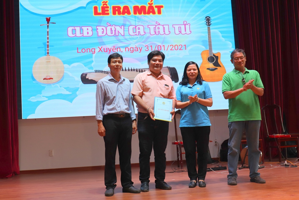 Ra mắt CLB Đờn ca tài tử tại Nhà Văn hóa lao động tỉnh An Giang