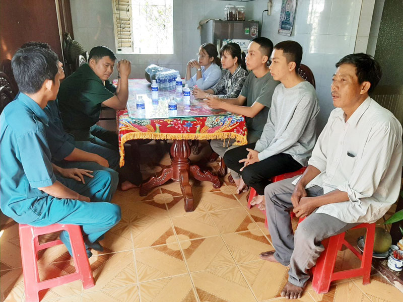 Bến Tre: Anh em sinh đôi tình nguyện đi nghĩa vụ quân sự