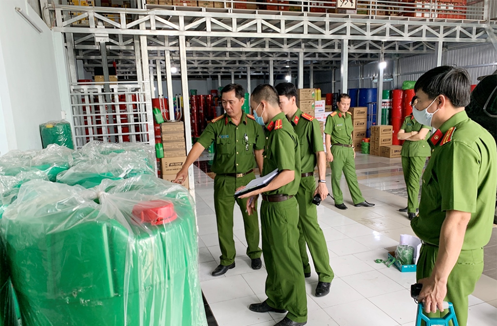 Công an An Giang khởi tố vụ án, khởi tố bị can trong vụ án “Sản xuất buôn bán hàng giả” ở TP. Châu Đốc