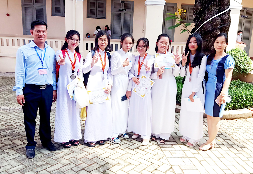Trường THPT chuyên Thoại Ngọc Hầu đạt kết quả cao tại Cuộc thi Olympic truyền thống 30-4