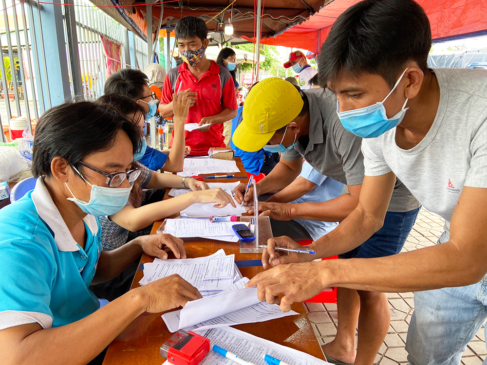 Test nhanh đối với lái xe và người ngồi trên xe vận tải hàng hoá đi từ vùng có dịch về An Giang