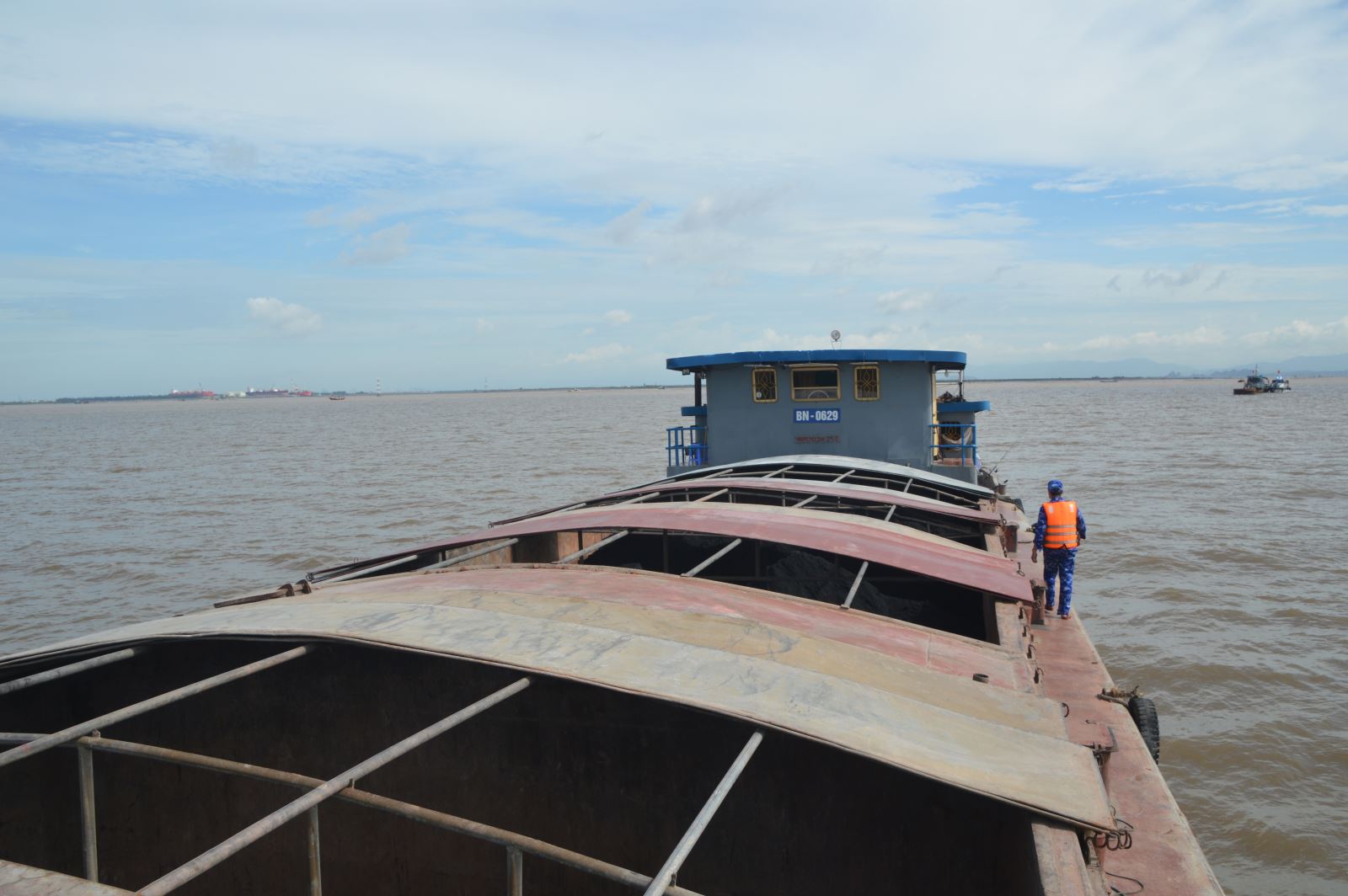 Tạm giữ 400 tấn than không rõ nguồn gốc