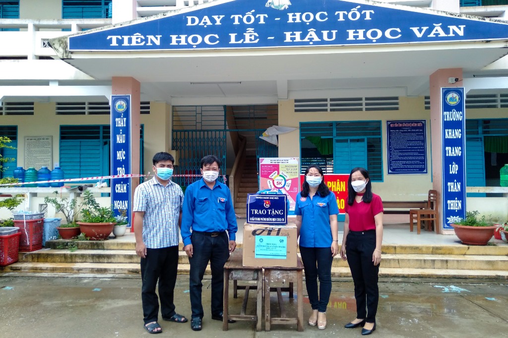 Đoàn Trường Cao đẳng Y tế An Giang thực hiện đợt 1 Dự án "Bộ 3 bảo vệ tuyến đầu chống dịch bệnh COVID-19"