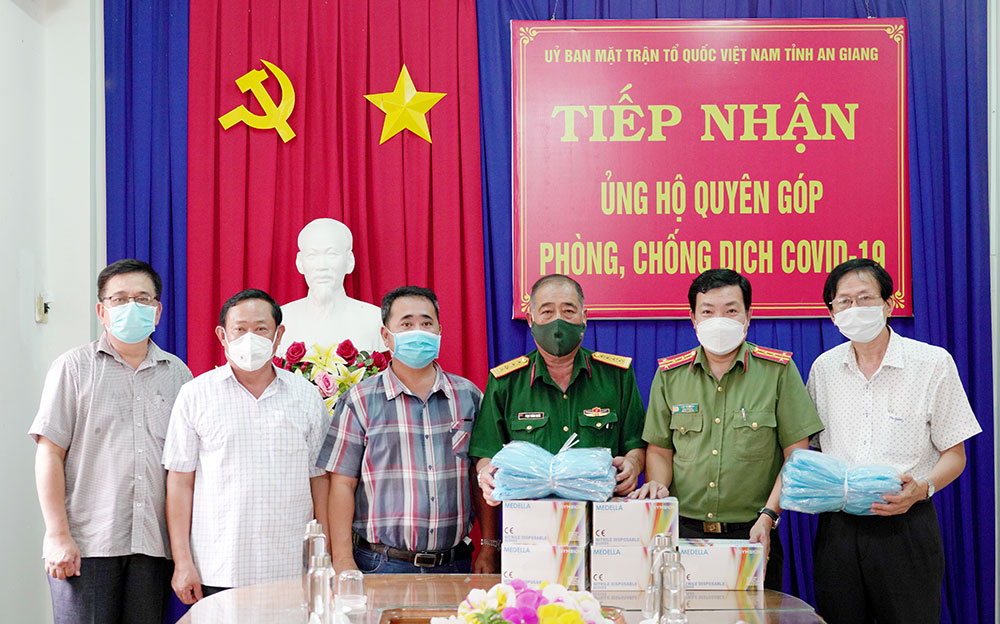 Tiếp nhận nguồn lực ủng hộ Quỹ Phòng, chống dịch COVID-19 tỉnh An Giang