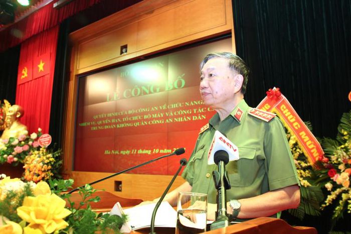 Công bố quyết định thành lập Trung đoàn Không quân Công an nhân dân