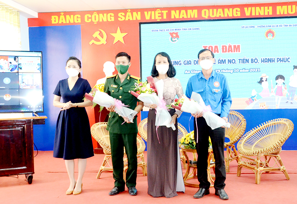 Tọa đàm “Xây dựng gia đình trẻ no ấm, tiến bộ, hạnh phúc, văn minh”