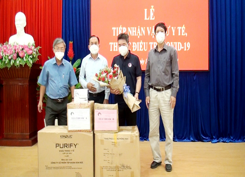 TP. Châu Đốc tiếp nhận vật tư y tế hỗ trợ của Bệnh viện Răng hàm mặt Trung ương TP. Hồ Chí Minh