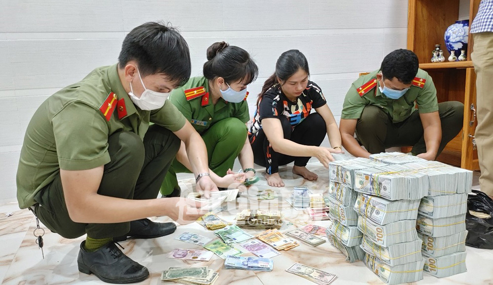 Công an An Giang bắt quả tang vụ mua bán vàng nhập lậu, tạm giữ lượng vàng "khủng" và hàng chục tỷ đồng