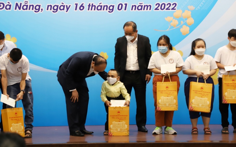 Để mỗi người dân, mỗi gia đình đều được đón Tết ấm áp, đầy đủ