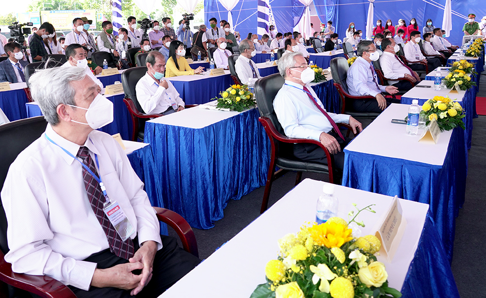 Chủ tịch nước Nguyễn Xuân Phúc tham dự lễ khởi công Dự án Đầu tư xây dựng tuyến nối Quốc lộ 91 và tuyến tránh TP. Long Xuyên