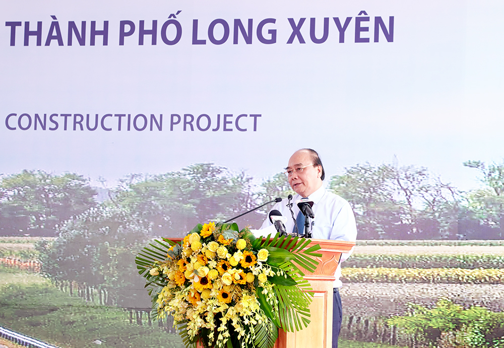 Chủ tịch nước Nguyễn Xuân Phúc tham dự lễ khởi công Dự án Đầu tư xây dựng tuyến nối Quốc lộ 91 và tuyến tránh TP. Long Xuyên