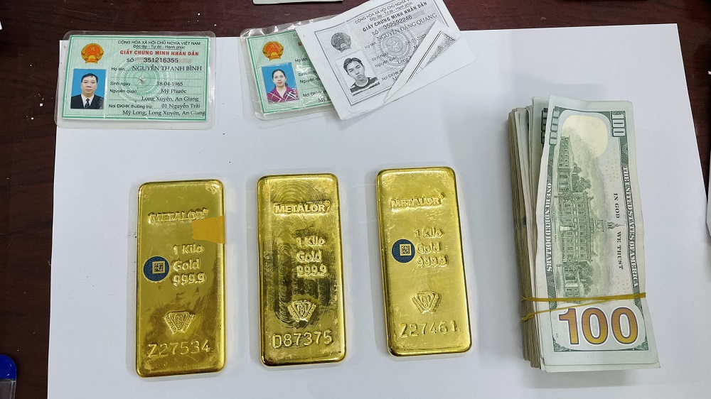 Khởi tố vụ án và bắt giam 6 bị can liên quan đường dây mua bán vàng nhập lậu và USD