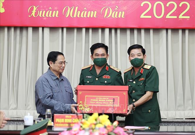 Thủ tướng Phạm Minh Chính thăm, tặng quà, chúc Tết nhân dân, cán bộ, chiến sĩ TP Cần Thơ