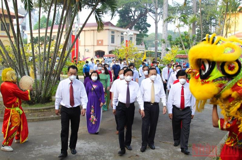 Lãnh đạo tỉnh Vĩnh Long viếng các khu tưởng niệm, lưu niệm và di tích tỉnh