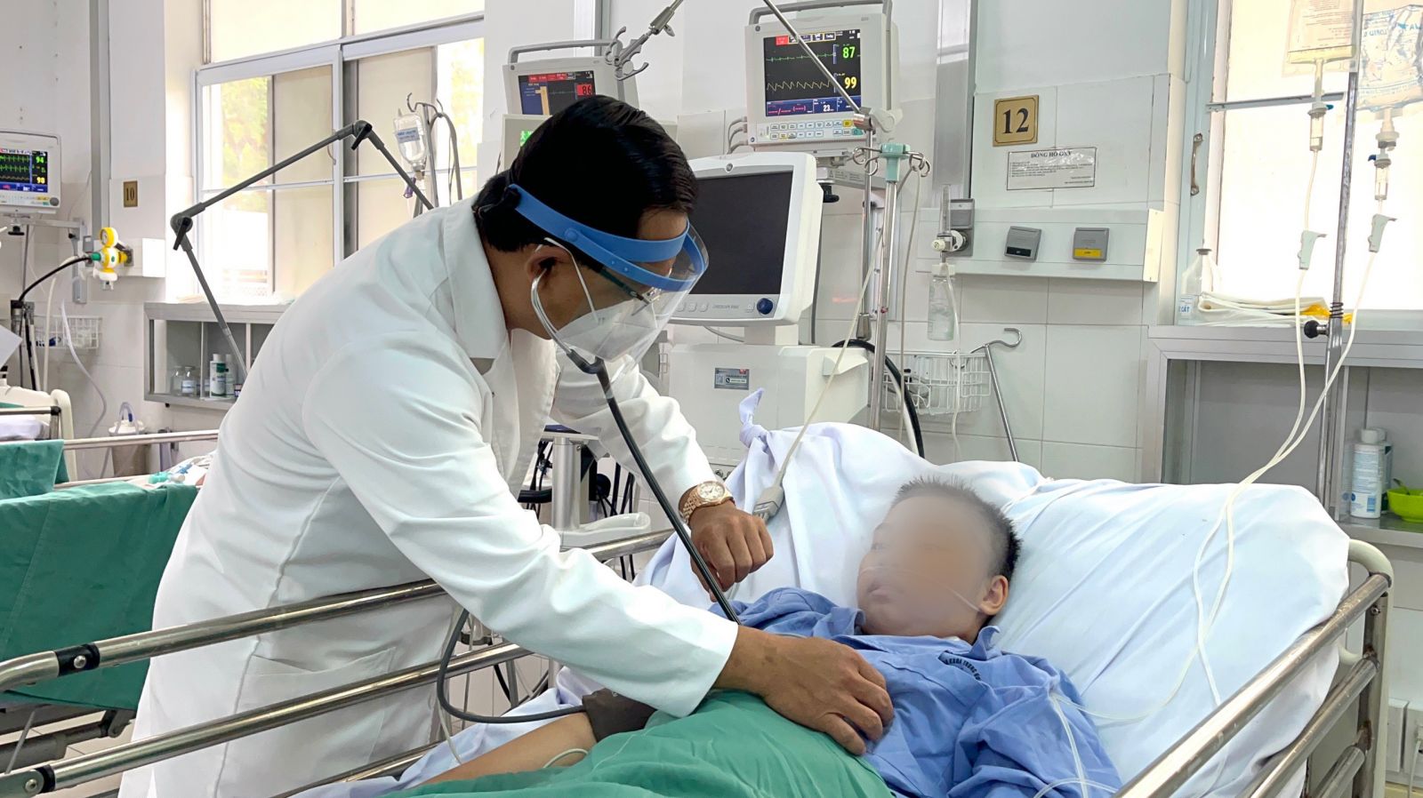Cần Thơ: Chuyển máy ECMO trong đêm, cứu sống bệnh nhân 16 tuổi nguy kịch