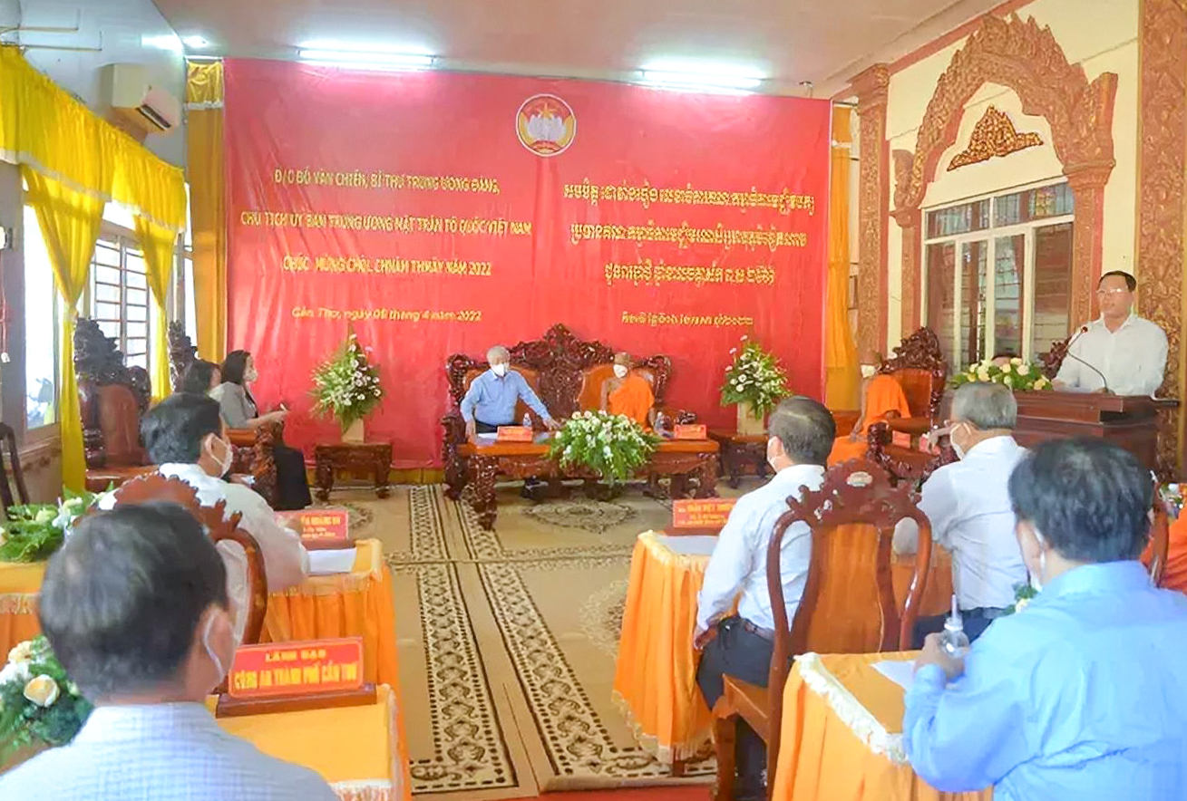Chủ tịch Ủy ban Trung ương MTTQ Việt Nam chúc tết cổ truyền đồng bào Khmer tại Cần Thơ