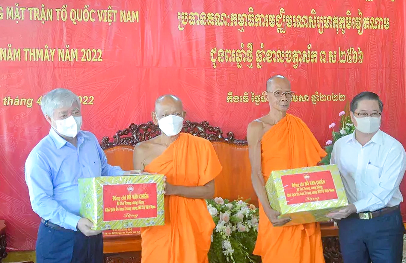 Chủ tịch Ủy ban Trung ương MTTQ Việt Nam chúc tết cổ truyền đồng bào Khmer tại Cần Thơ