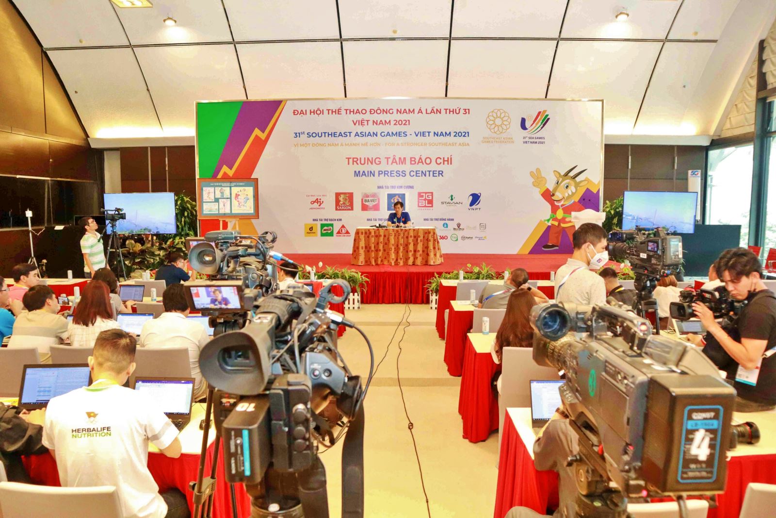 SEA Games 31 thi đấu sòng phẳng, gây ấn tượng mạnh từ những khán đài đầy ắp khán giả