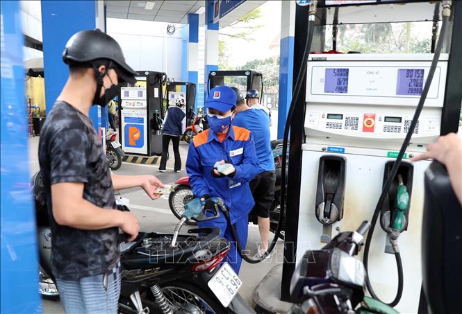 Bộ Tài chính thực hiện nhiều giải pháp để giảm giá xăng dầu
