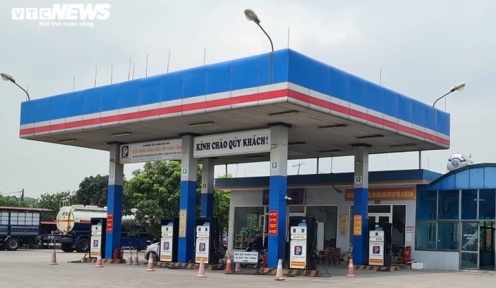 Giá xăng dầu giảm mạnh vào ngày mai?