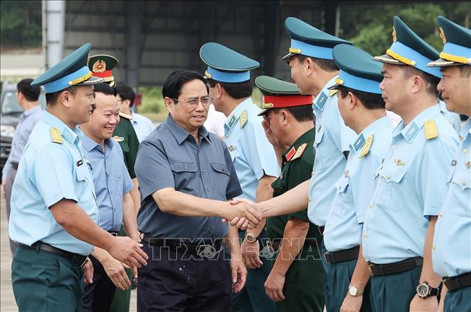 Thủ tướng Phạm Minh Chính thăm Trung đoàn không quân 921