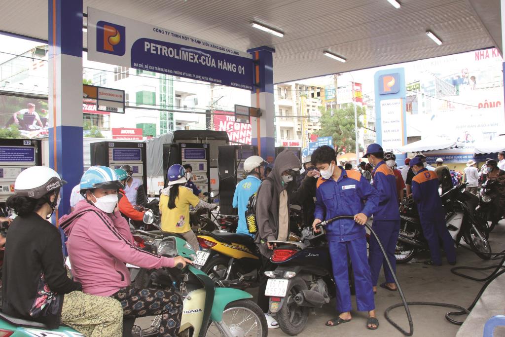 Lại “nóng” vấn đề xăng, dầu