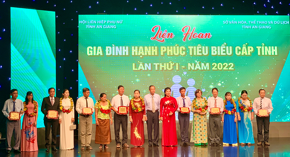 An Giang tuyên dương 54 gia đình hạnh phúc tiêu biểu cấp tỉnh