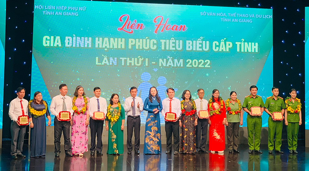 An Giang tuyên dương 54 gia đình hạnh phúc tiêu biểu cấp tỉnh
