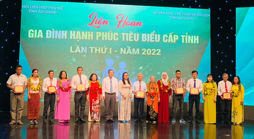 An Giang tuyên dương 54 gia đình hạnh phúc tiêu biểu cấp tỉnh