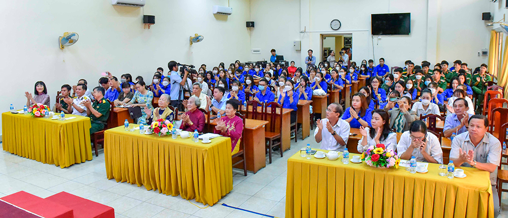 Họp mặt, giao lưu nhân chứng lịch sử, chủ đề “Phụ nữ An Giang tham gia kháng chiến và lao động sản xuất, xây dựng quê hương”