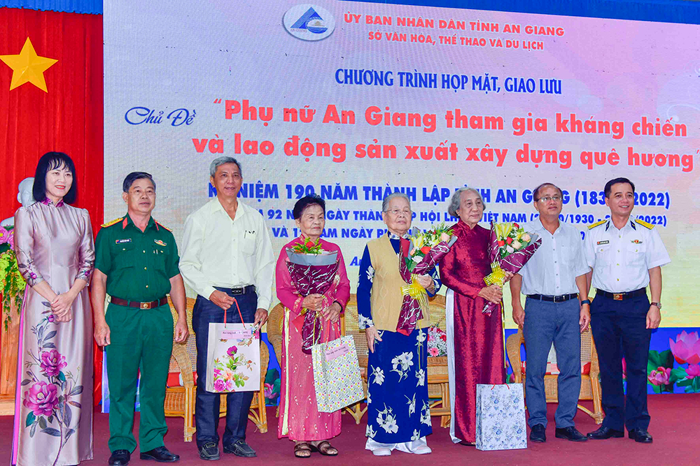 Họp mặt, giao lưu nhân chứng lịch sử, chủ đề “Phụ nữ An Giang tham gia kháng chiến và lao động sản xuất, xây dựng quê hương”