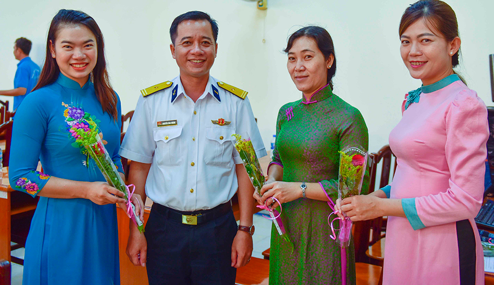 Họp mặt, giao lưu nhân chứng lịch sử, chủ đề “Phụ nữ An Giang tham gia kháng chiến và lao động sản xuất, xây dựng quê hương”