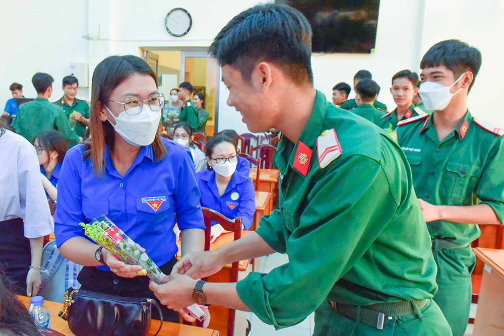 Họp mặt, giao lưu nhân chứng lịch sử, chủ đề “Phụ nữ An Giang tham gia kháng chiến và lao động sản xuất, xây dựng quê hương”